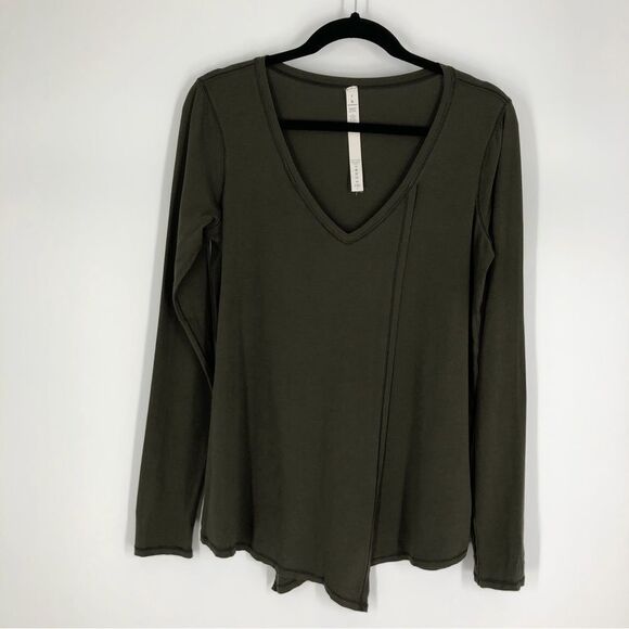 Lululemon Long Sleeve V Neck Tee Curtain Front Size 8 Olive Green Army Green - Picture 1 of 6